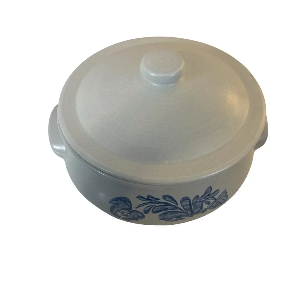 Vintage 2 Quart Pfaltzgraff  Yorktowne Blue Handled Casserole Dish With Lid